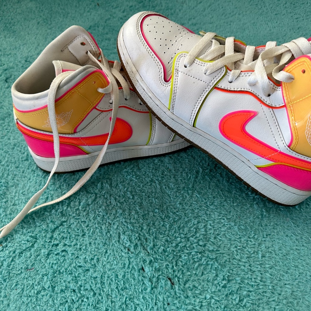 Jordan 1 Mids Edge Glow 7Y